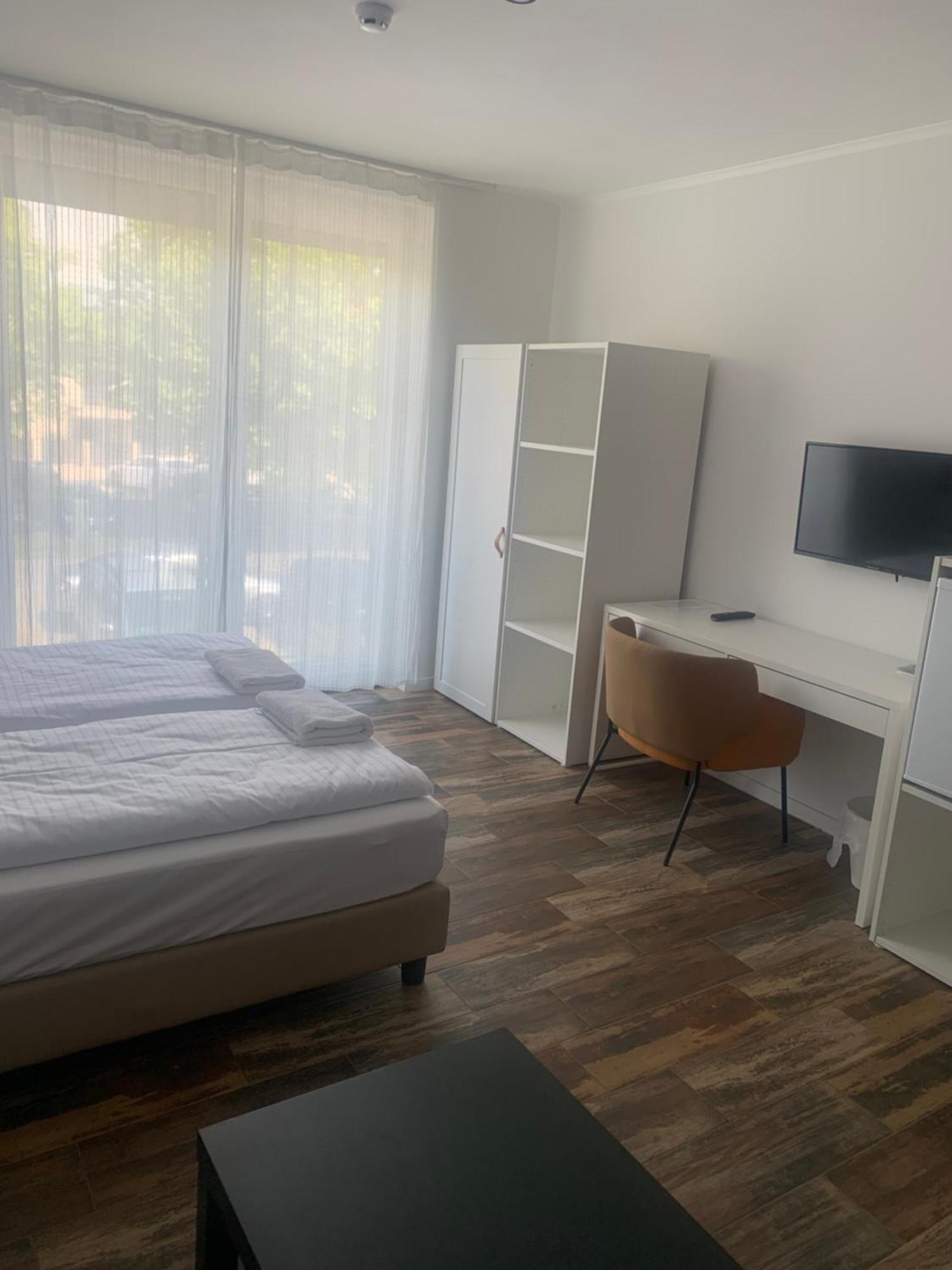 City Panzio Balatonlelle Exteriör bild