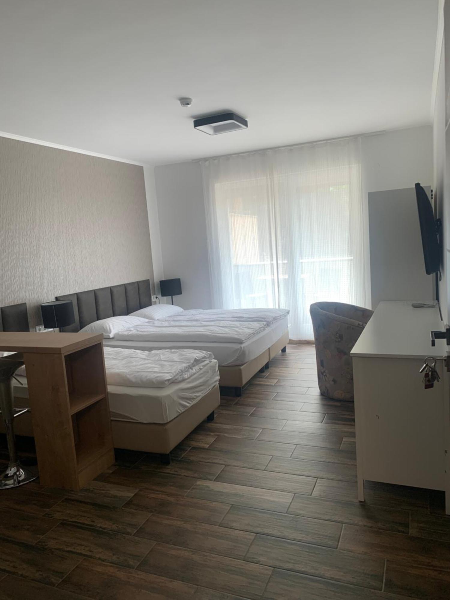 City Panzio Balatonlelle Exteriör bild